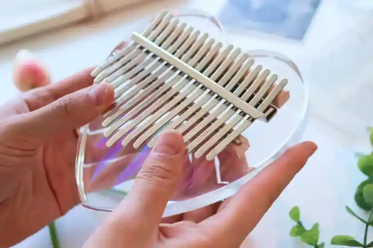 کالیمبا شیشه ای؛ ۷ ویژگی منحصربه فرد که آن را به یک ساز لوکس تبدیل میکند