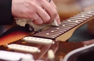 نگهداری ساز چوبی